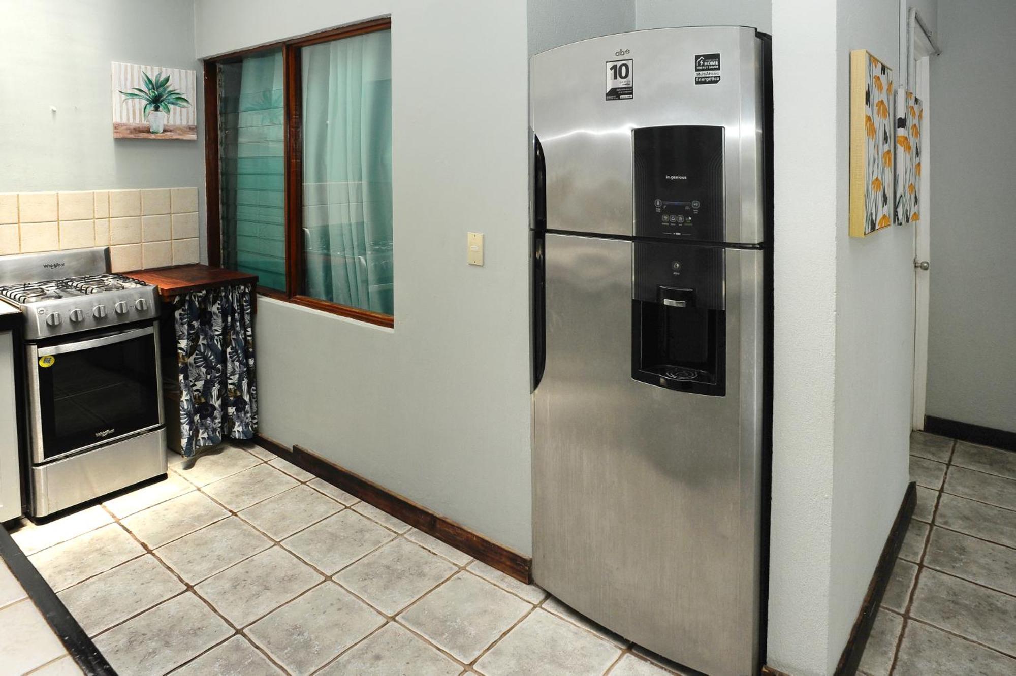 Wide Mouth Frog Quepos Hostel Мануел Антонио Екстериор снимка
