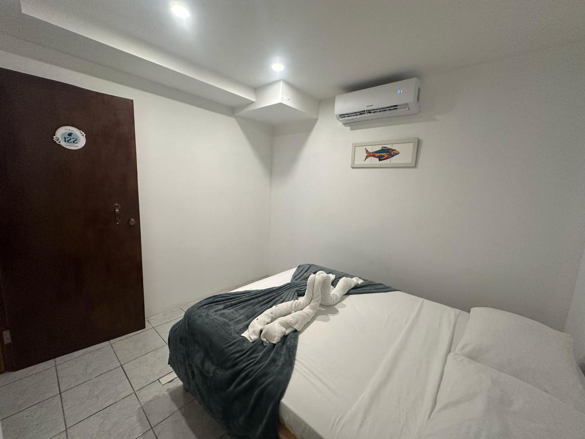 Wide Mouth Frog Quepos Hostel Мануел Антонио Екстериор снимка