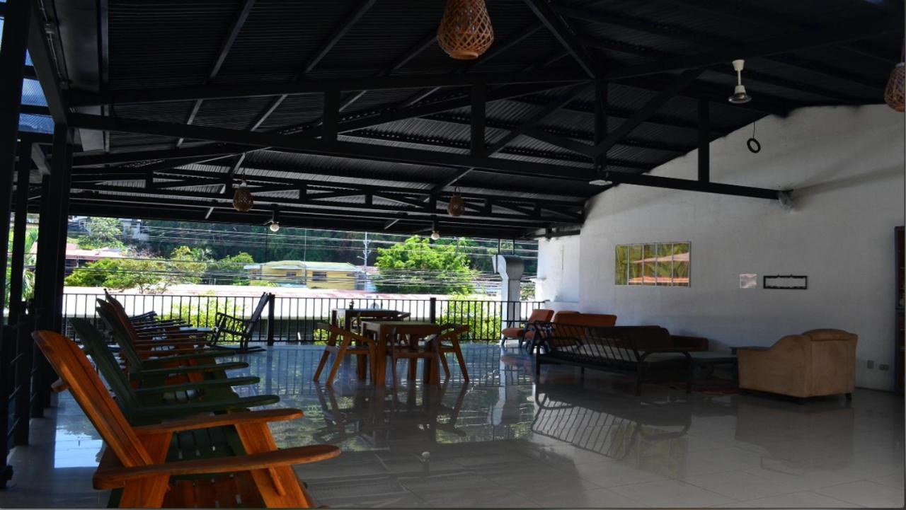 Wide Mouth Frog Quepos Hostel Мануел Антонио Екстериор снимка